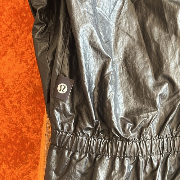 Lululemon Wind breaker running Jacket Lululemon X Barry’s Bootcamp Jacket - Picture 3 of 9